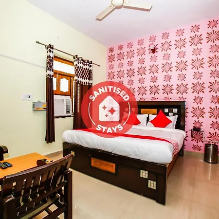 Oyo 23367 Farmsgreen And Restaurant Hotel 3*