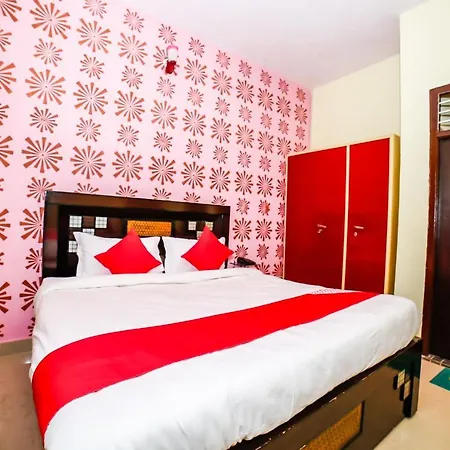 Oyo 23367 Farmsgreen And Restaurant Hotel 3*