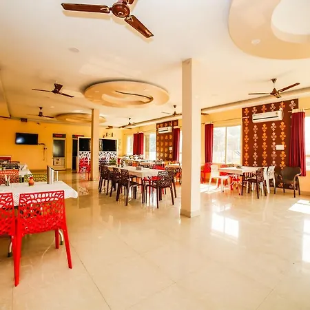Oyo 23367 Farmsgreen And Restaurant 3* Orchha